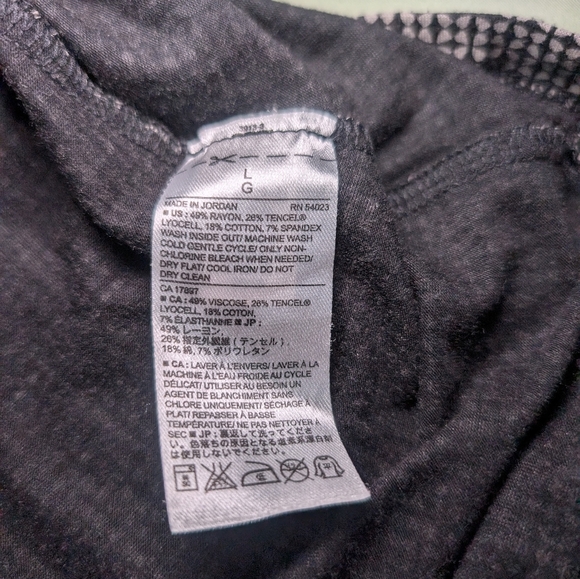 Banana Republic Women's Black and White Top - Picture 4 of 4